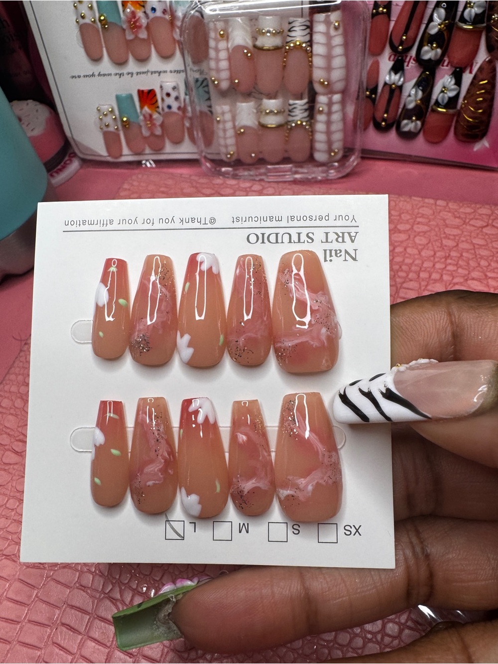 Press-On Nail Set in Peachy Pink with White Floral Accents